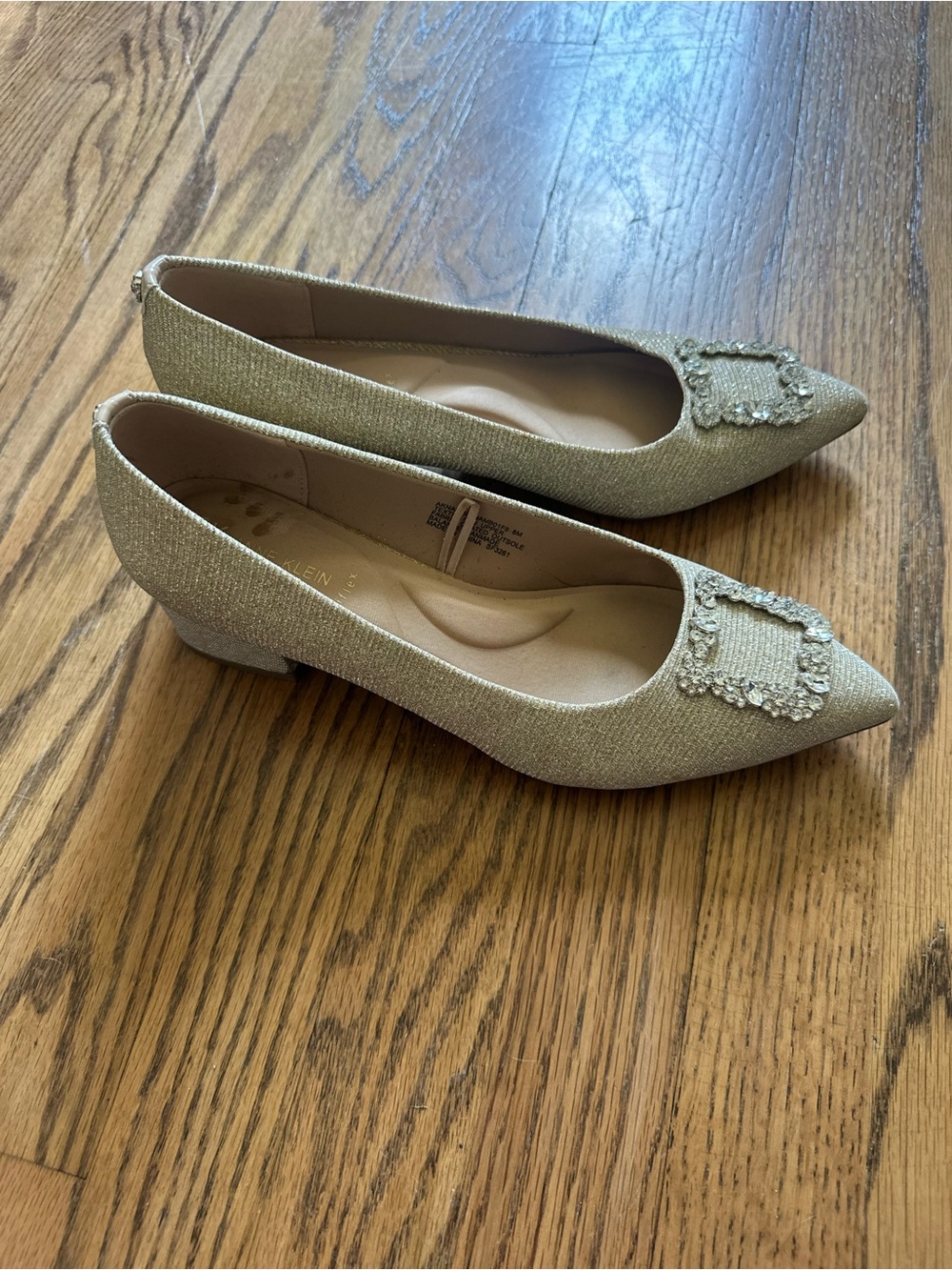 ANNE KLEIN NAMBI GOLD METALLIC SPARKLE Crystal Ornament Kitten Heel Pump Size 8